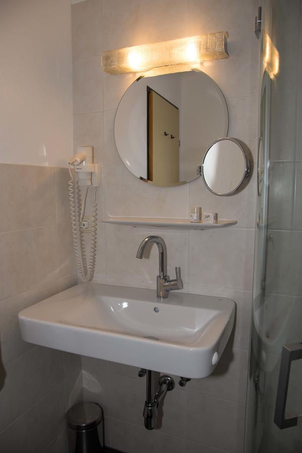 Hotel Daneu Nueziders Bagian luar foto
